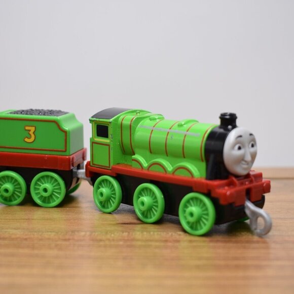 Henry 3 Diecast Trackmaster Engine Train Push Along Take and Play Mattel 2018 - Picture 6 of 10